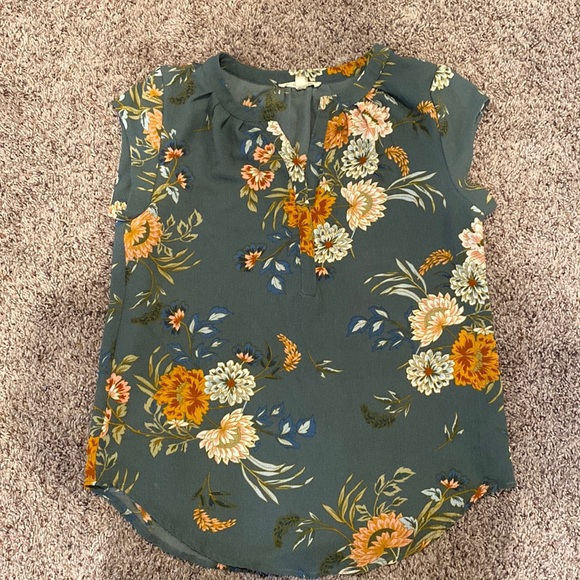 fun 2 fun Tops - Fun 2 fun green floral blouse size small
